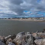 Equipe Avec Terrasse Vue Et Climatisation *