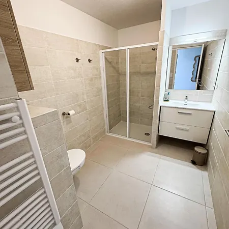 Equipe Avec Terrasse Vue Et Climatisation Apartamento